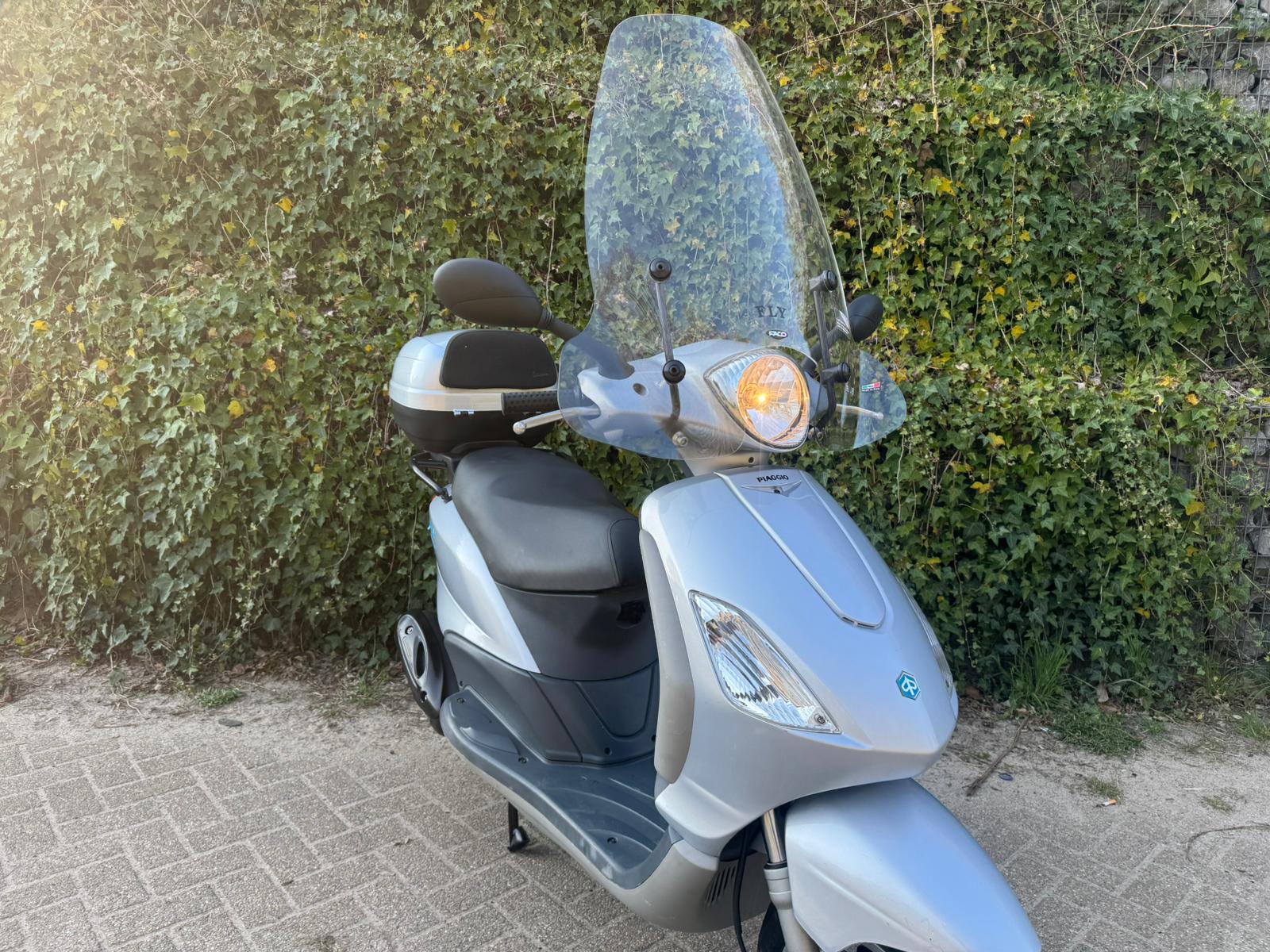 Piaggio Fly Scooter Windscherm Topkoffer BETAAL met in3 - Afbeelding 2