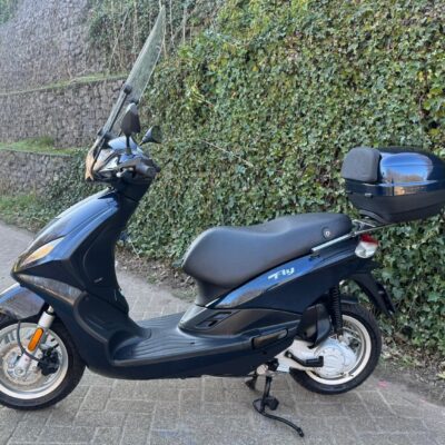 Piaggio New Fly 4t Midnight Blue TOP STAAT BETAAL met in3