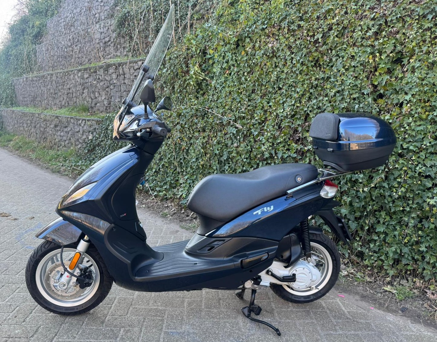 Piaggio New Fly 4t Midnight Blue TOP STAAT BETAAL met in3 - Afbeelding 2