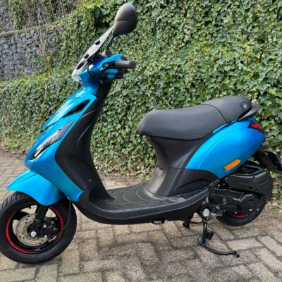 Piaggio Zip SP ICE CANDY BLUE 45 ALPHA MATRIX BETAAL MET in3