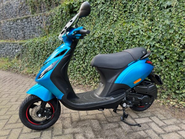 Piaggio Zip SP ICE CANDY BLUE 45 ALPHA MATRIX BETAAL MET in3 - Afbeelding 2