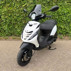 Piaggio Zip SP E5 45 km WHITE - BLACK ALPHA BETAAL met in3