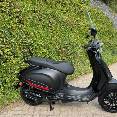 Vespa Sprint S 45km Scooter E5 MAT ZWART BETAAL met in3