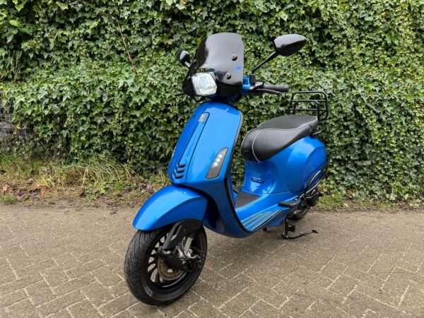 Vespa Sprint CUSTOM AZZURRO Scooter 45km BETAAL met in3