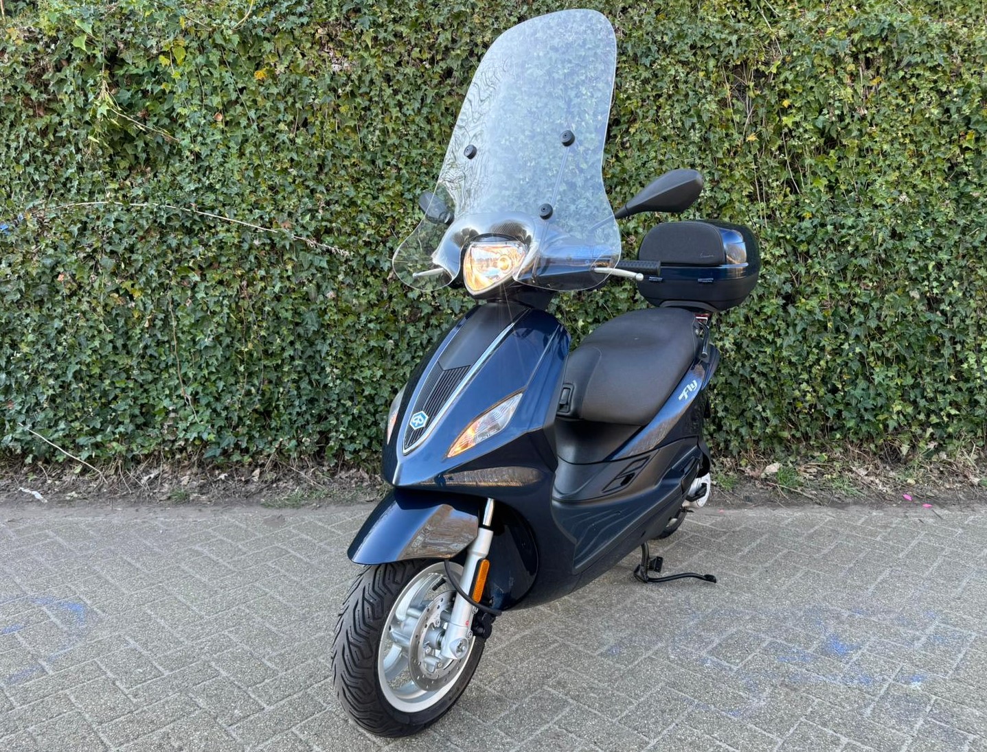 Piaggio New Fly 4t Midnight Blue TOP STAAT BETAAL met in3