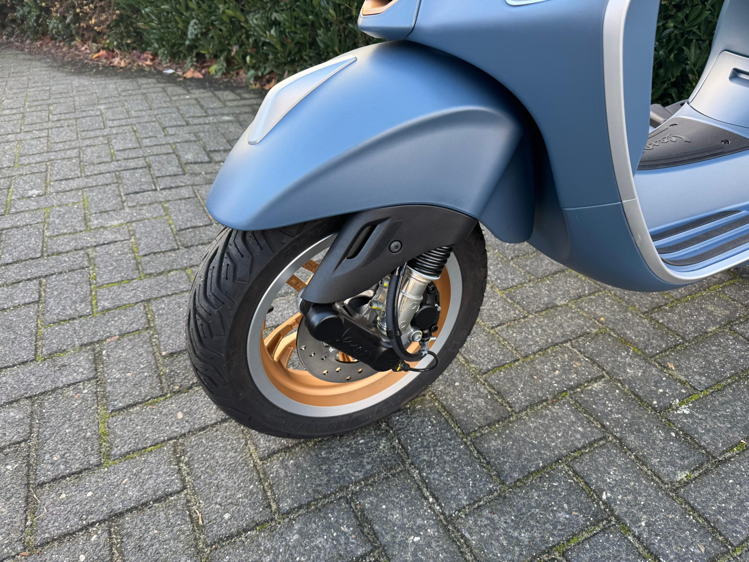 Vespa Primavera OFFICINA 8 50 Blu 45km E5+ NIEUW BETAAL met in3 - Afbeelding 4