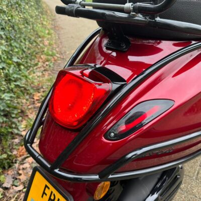 Vespa Sprint 45km EURO5 CUSTOM CANDY RED BETAAL met in3