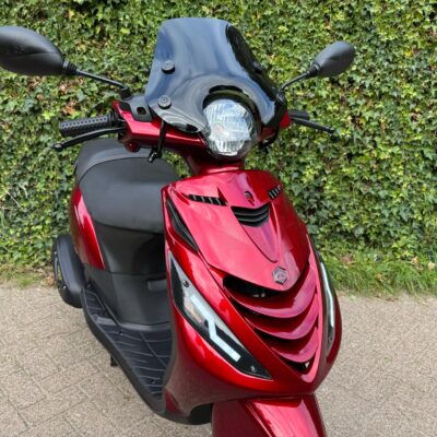 Piaggio Zip CANDY RED 45km E5 LED Tube EVO-1 BETAAL MET in3