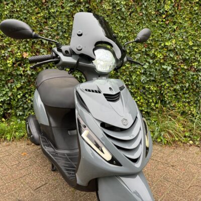 Piaggio Zip SP Nardo grey 45km E4 LED Power1 BETAAL MET
