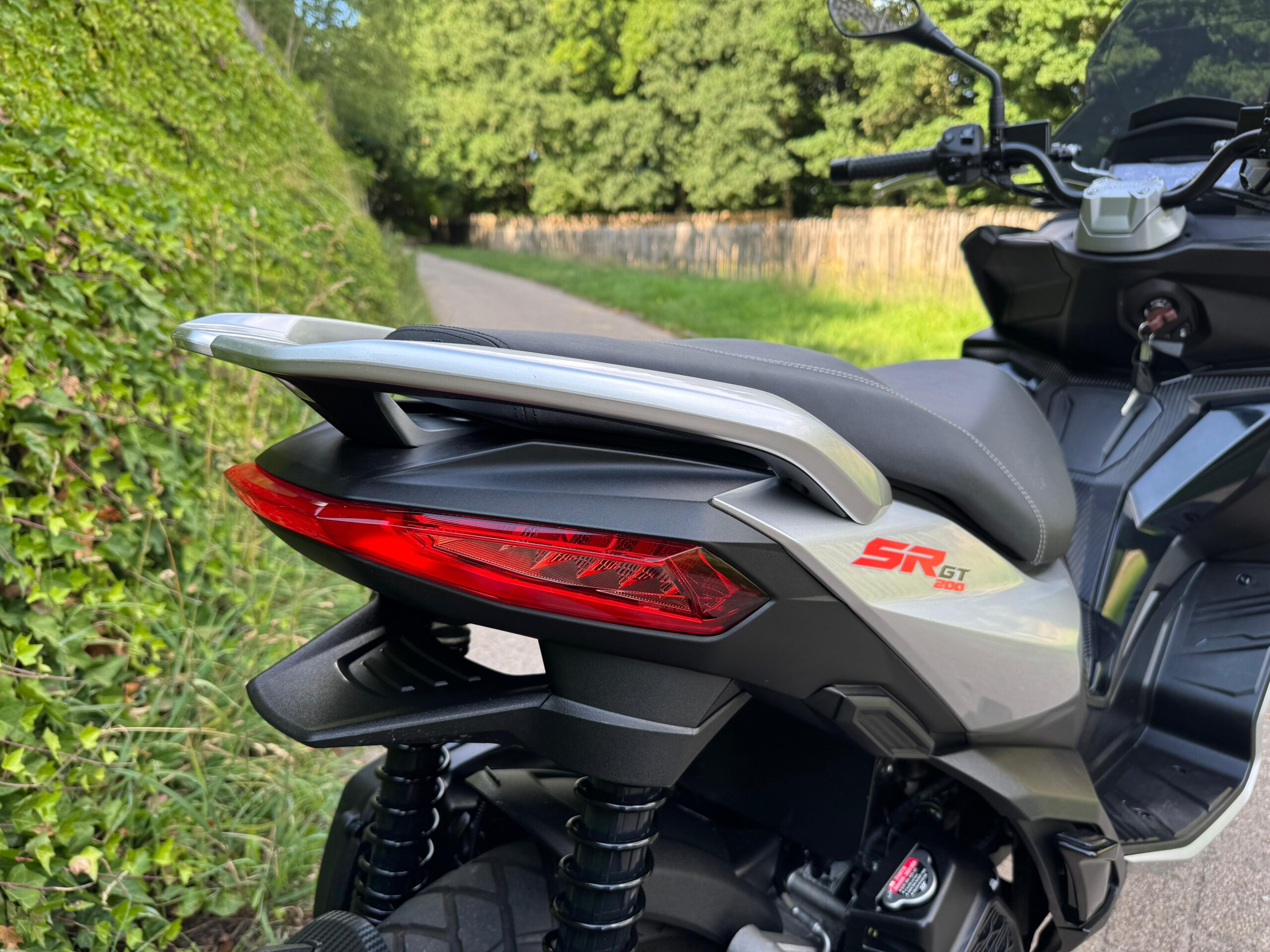 Aprilia SR GT NIEUW STAAT 1.750km BETAAL met in3 - Afbeelding 3