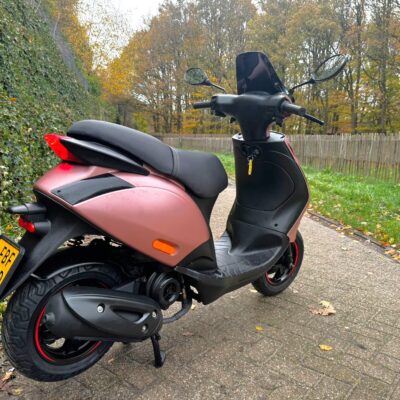 Piaggio Zip SP ROSE GOLD 45km Lopende LED BETAAL met in3
