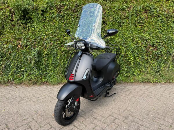 Vespa Sprint S 45km Scooter E5 MAT ZWART BETAAL met in3