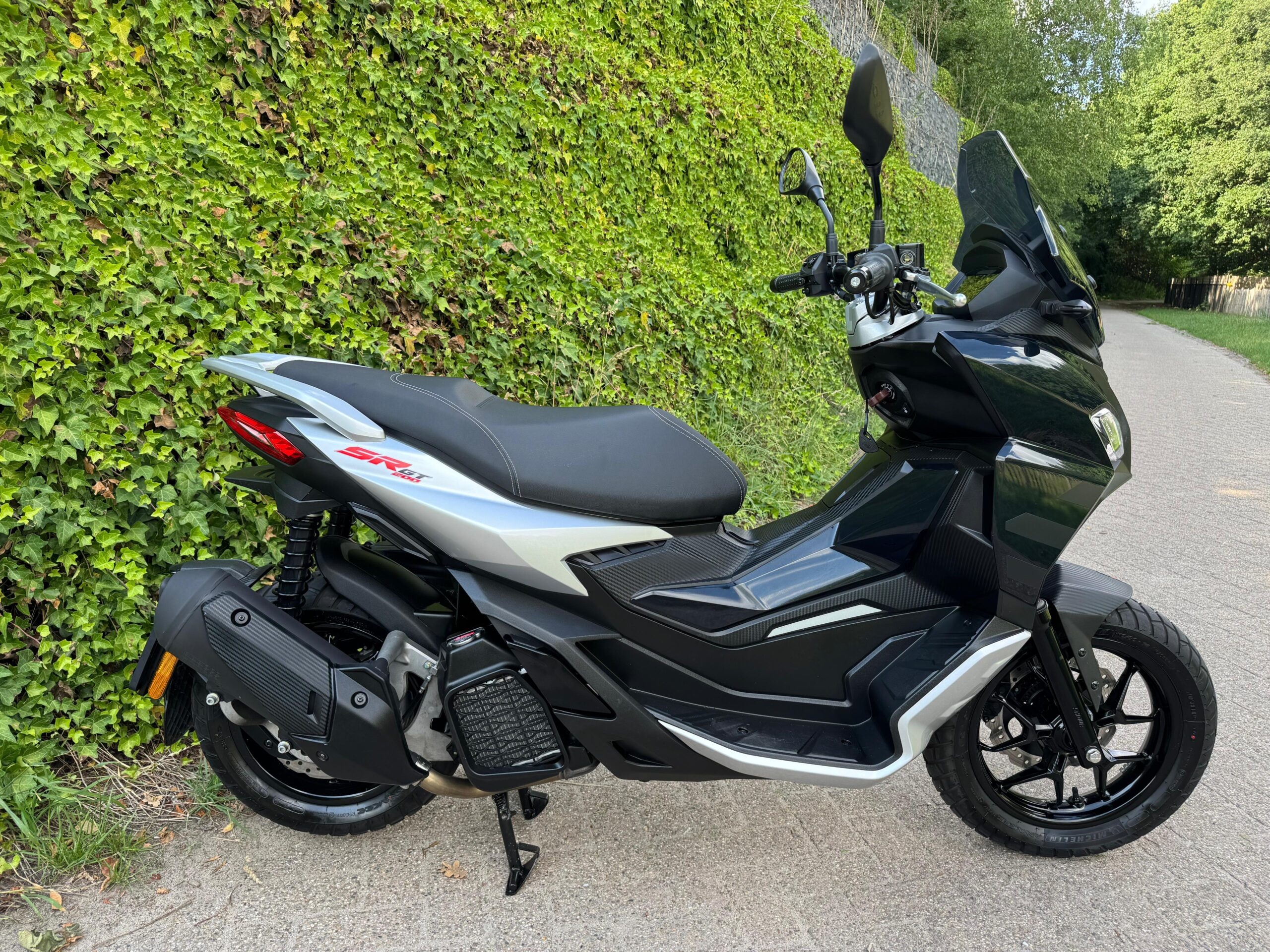 Aprilia SR GT NIEUW STAAT 1.750km BETAAL met in3 - Afbeelding 2