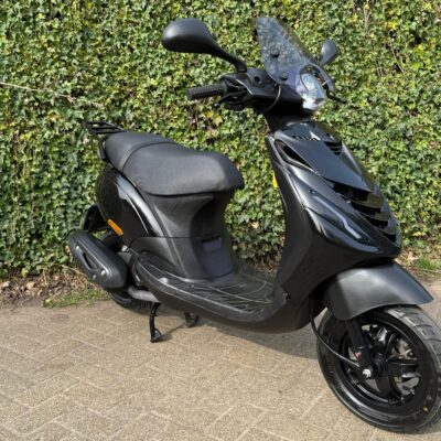 Piaggio Zip SP 45km RUNNER E5 Glans-Mat zwart BETAAL met in3