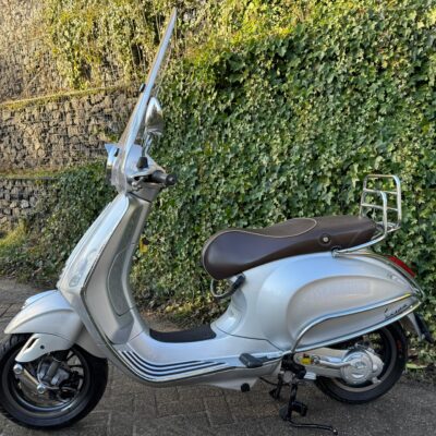 Vespa Primavera 70th Anniversary Edition 45km JANUARI AKTIE BETAAL met in3