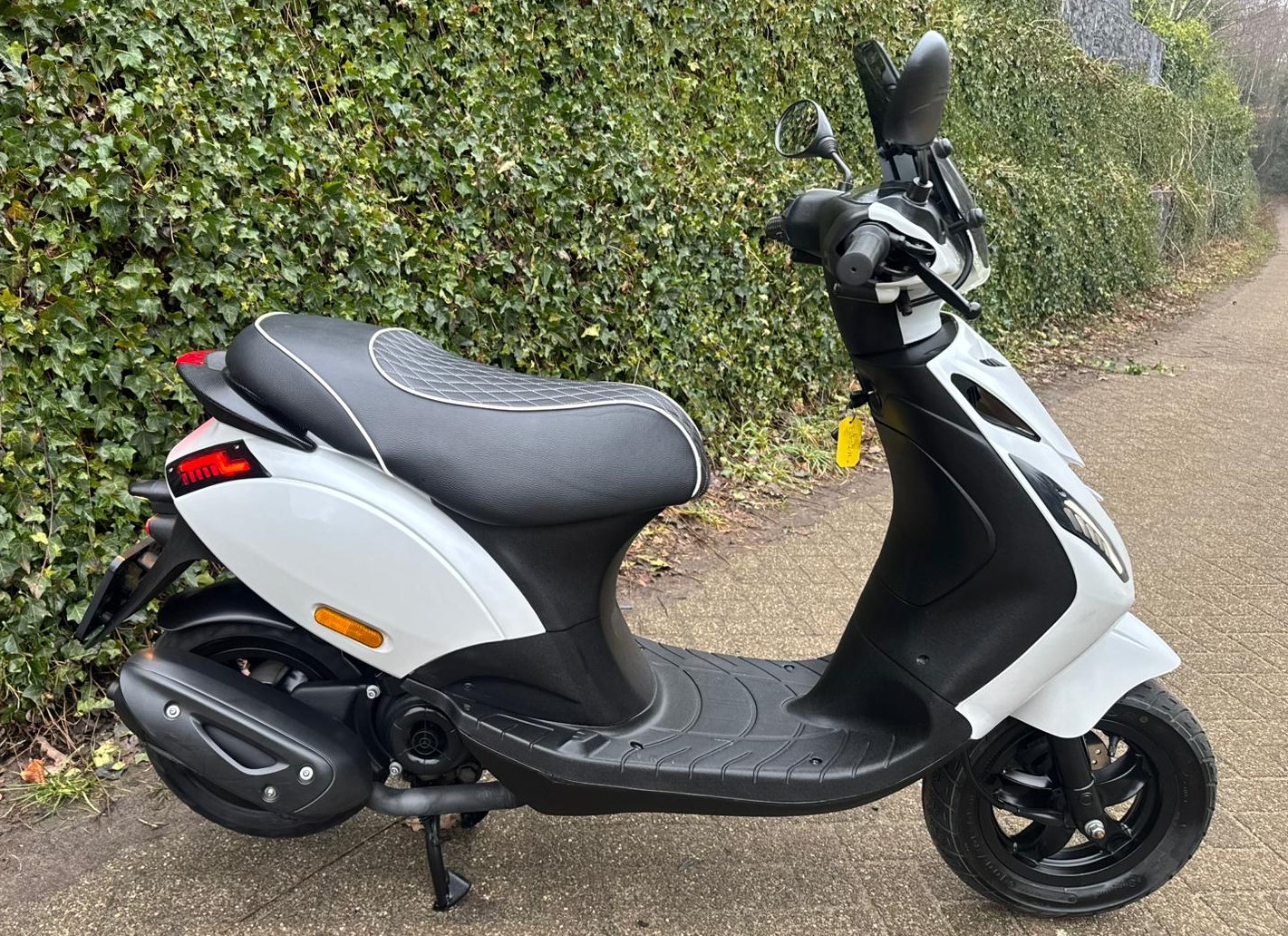 Piaggio Zip SP Pearle White VW GTI Alpha Matrix 45km EURO5 BETAAL met in3 - Afbeelding 2