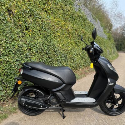 Peugeot Kisbee BLACK EDITOIN EURO4 BETAAL met in3