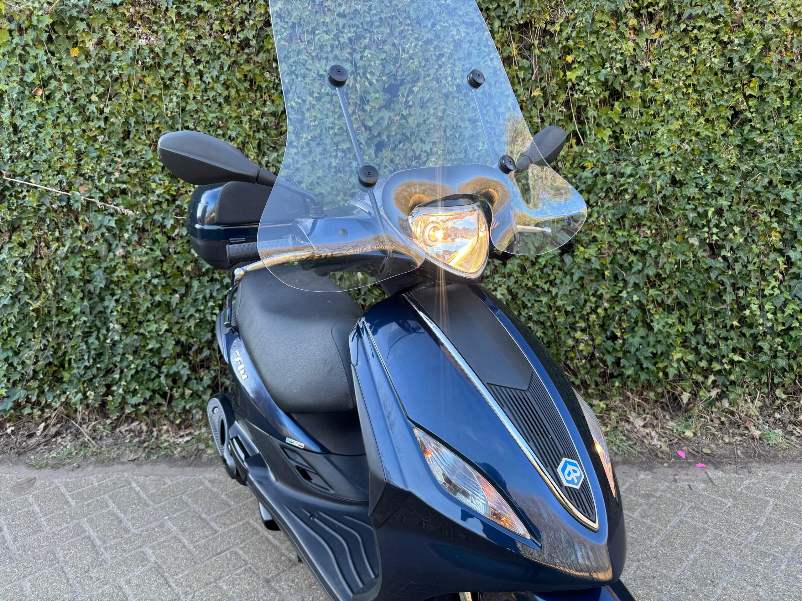 Piaggio New Fly 4t Midnight Blue TOP STAAT BETAAL met in3 - Afbeelding 4
