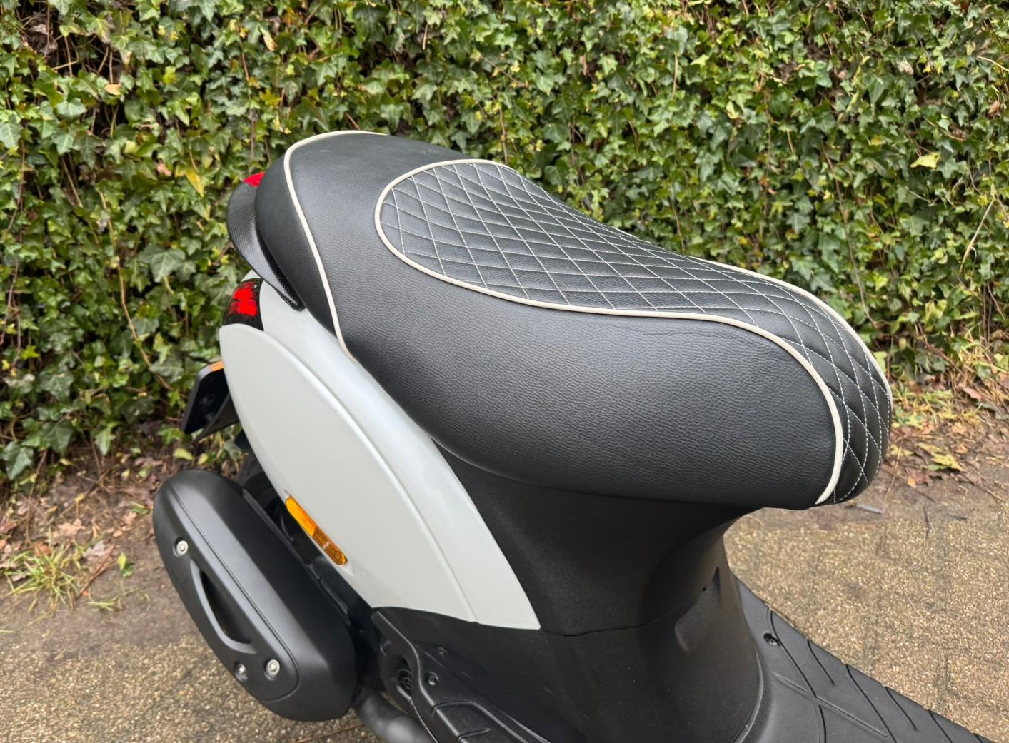 Piaggio Zip SP Pearle White VW GTI Alpha Matrix 45km EURO5 BETAAL met in3 - Afbeelding 3