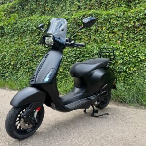 Vespa Sprint 45km E5 BLACK to BLACK TOP STAAT BETAAL met in3