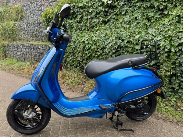 Vespa Sprint CUSTOM AZZURRO Scooter 45km BETAAL met in3 - Afbeelding 2