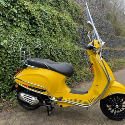 Vespa Sprint S GIALLO 45 km Scooter 1.311 km BETAAL met in3