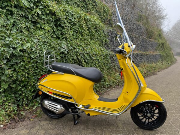 Vespa Sprint S GIALLO 45 km Scooter 1.311 km BETAAL met in3 - Afbeelding 2