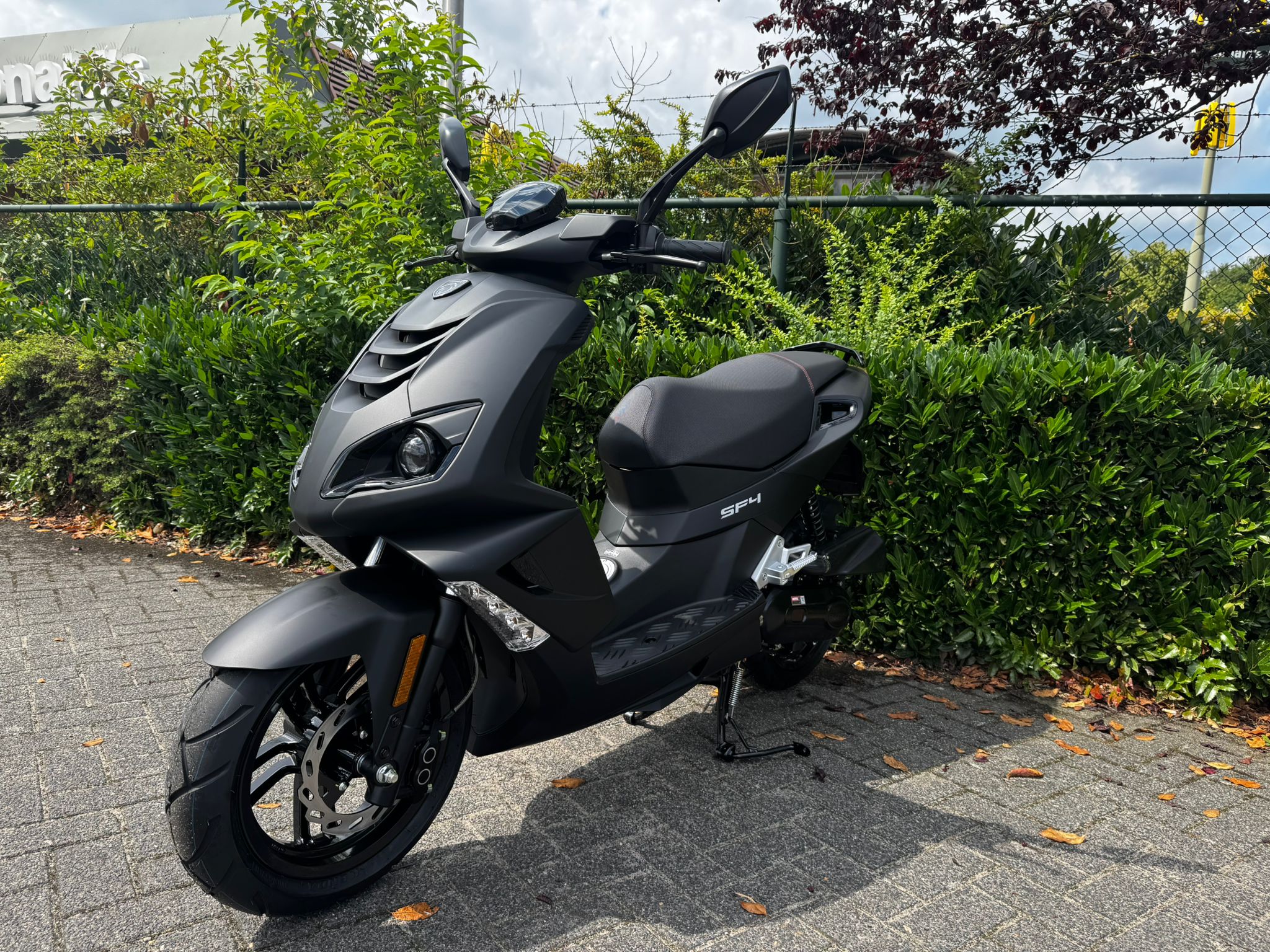 Peugeot Speedfight 4 SPORTLINE Pearly Black en DEEP LAKE GREEN Scooter EURO5+ NIEUW