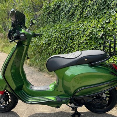 Vespa Sprint CUSTOM CANDY GREEN Scooter 45km BETAAL met in3