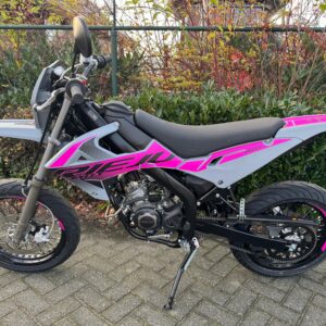 Rieju MRT SM 50 E5+ NIEUW MATT GREY / PINK BETAAL met in3