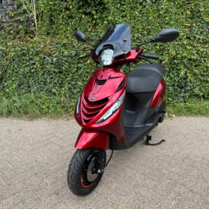 Piaggio Zip CANDY RED 45km E5 LED Tube EVO-1 BETAAL MET in3