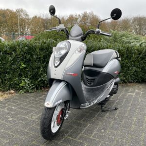 SYM Mio SPORT 45km Scooter DIGITAAL DASH BETAAL met in3