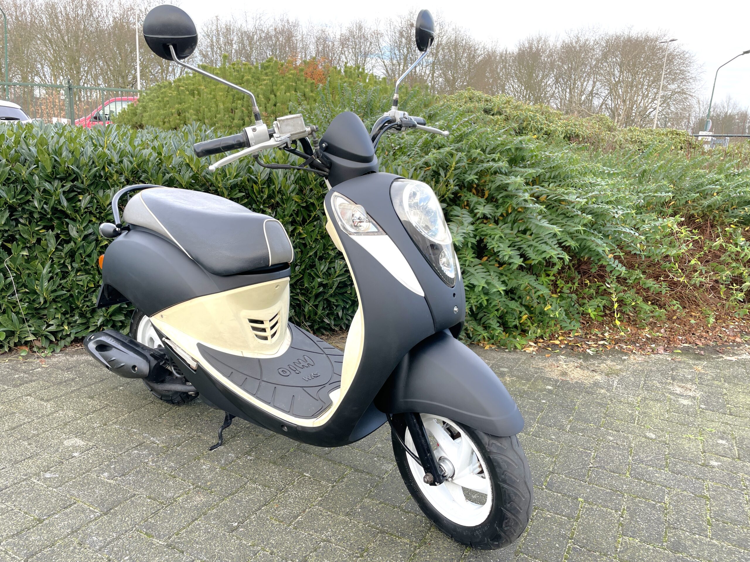 SYM Mio 50 Scooter MAT ZWART BETAAL met in3 - Afbeelding 3