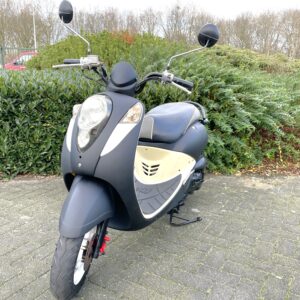 SYM Mio 50 Scooter MAT ZWART BETAAL met in3
