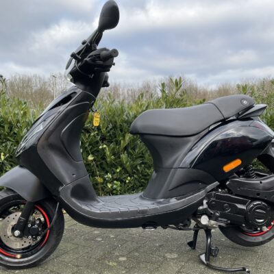 Piaggio Zip SP 45km E5 Scooter Glans/Mat ZWART BETAAL MET in3