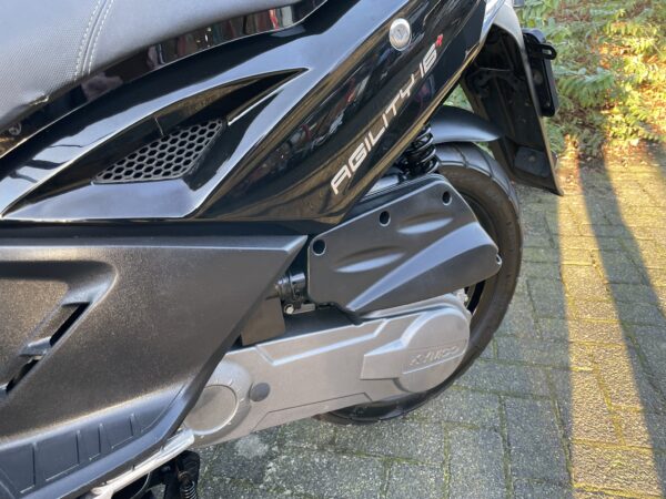 Kymco Agility 16+ 45km EURO5 Scooter ZWART BETAAL met in3 - Afbeelding 4