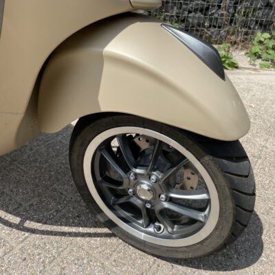 Vespa Primavera S MAT BEIGE 1.354 km OPTIES BETAAL met in3 WORDT VERWACHT !