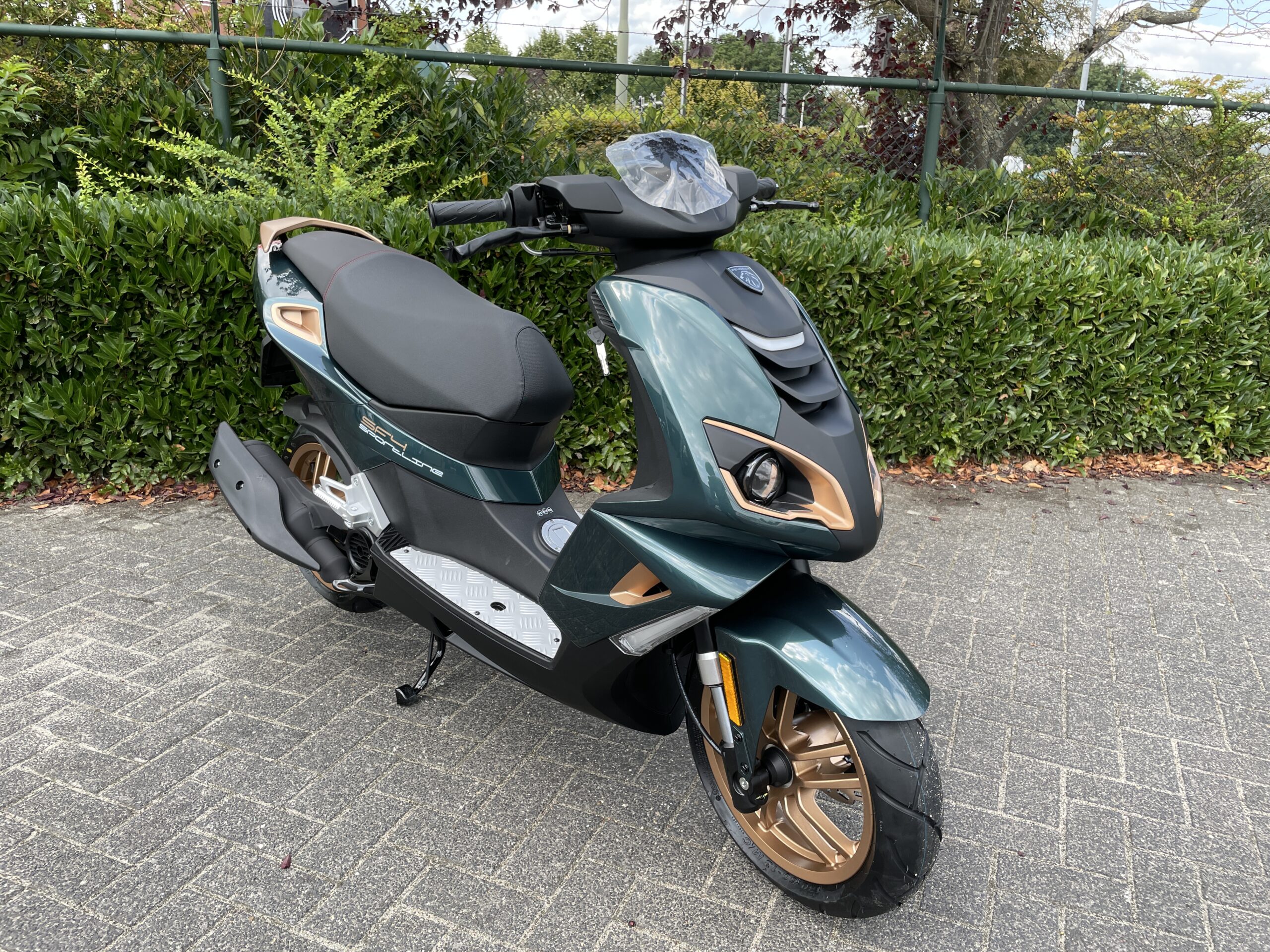 Peugeot Speedfight 4 SPORTLINE Pearly Black en DEEP LAKE GREEN Scooter EURO5+ NIEUW - Afbeelding 4