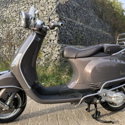 Vespa LXV50 VIE DELLA MODA Scooter BETAAL met in3