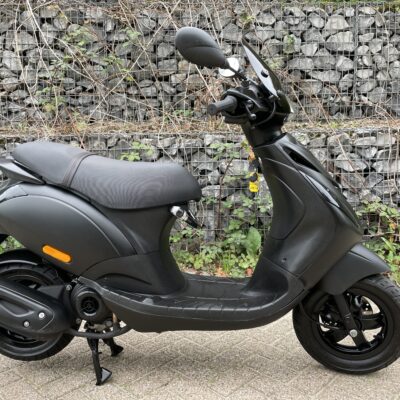 Piaggio Zip SP MAT ZWART Anti-Robos ALPHA E4 BETAAL met in3
