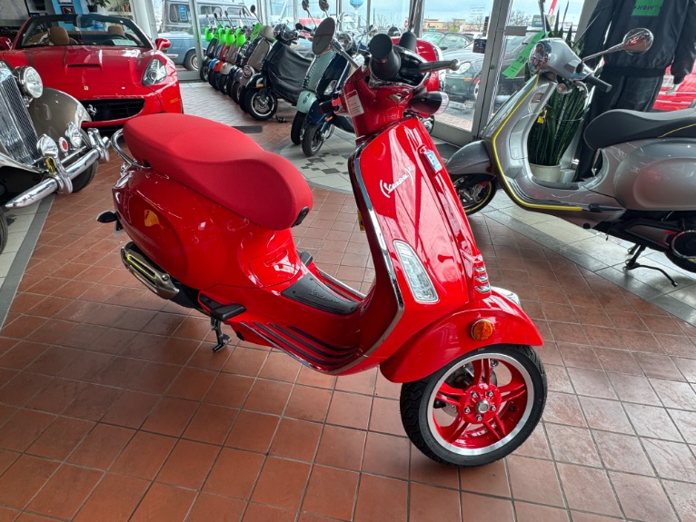 Vespa Primavera 50 RED Edition 45km E5+ NIEUW BETAAL met in3 - Afbeelding 2