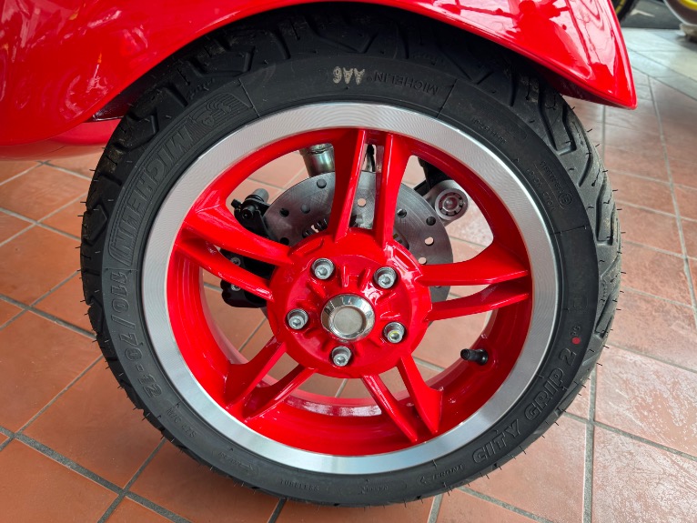 Vespa Primavera 50 RED Edition 45km E5+ NIEUW BETAAL met in3 - Afbeelding 3