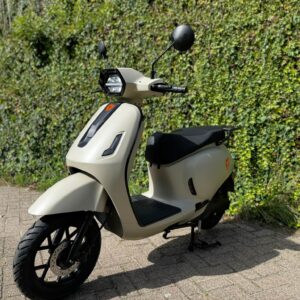 Yadea Owin 25-45km Electrisch Scooter NIEUW STIJLVOL BETAAL met in3