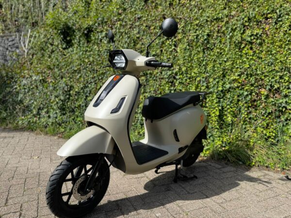 Yadea Owin 25-45km Electrisch Scooter NIEUW STIJLVOL BETAAL met in3
