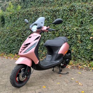 Piaggio Zip SP ROSE GOLD 45km Lopende LED BETAAL met in3