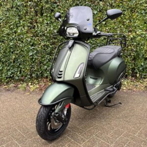 Vespa Sprint CUSTOM 45km E5 VERDE MAT GROEN BETAAL met in3
