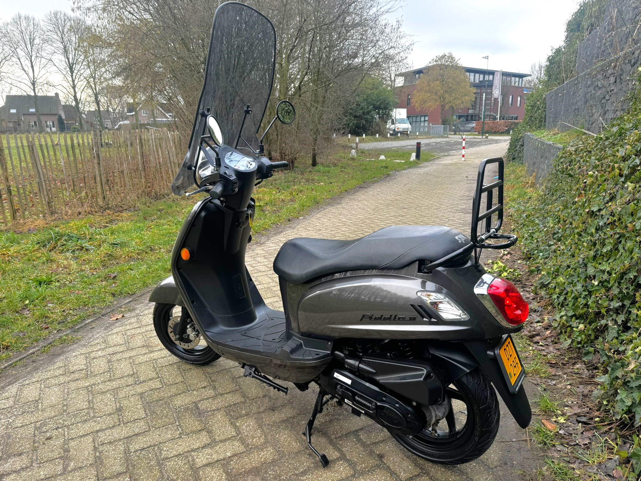 SYM Fiddle 2 45km Porsche Agaat SMOKE Windscherm E4 BETAAL met in3 - Afbeelding 4