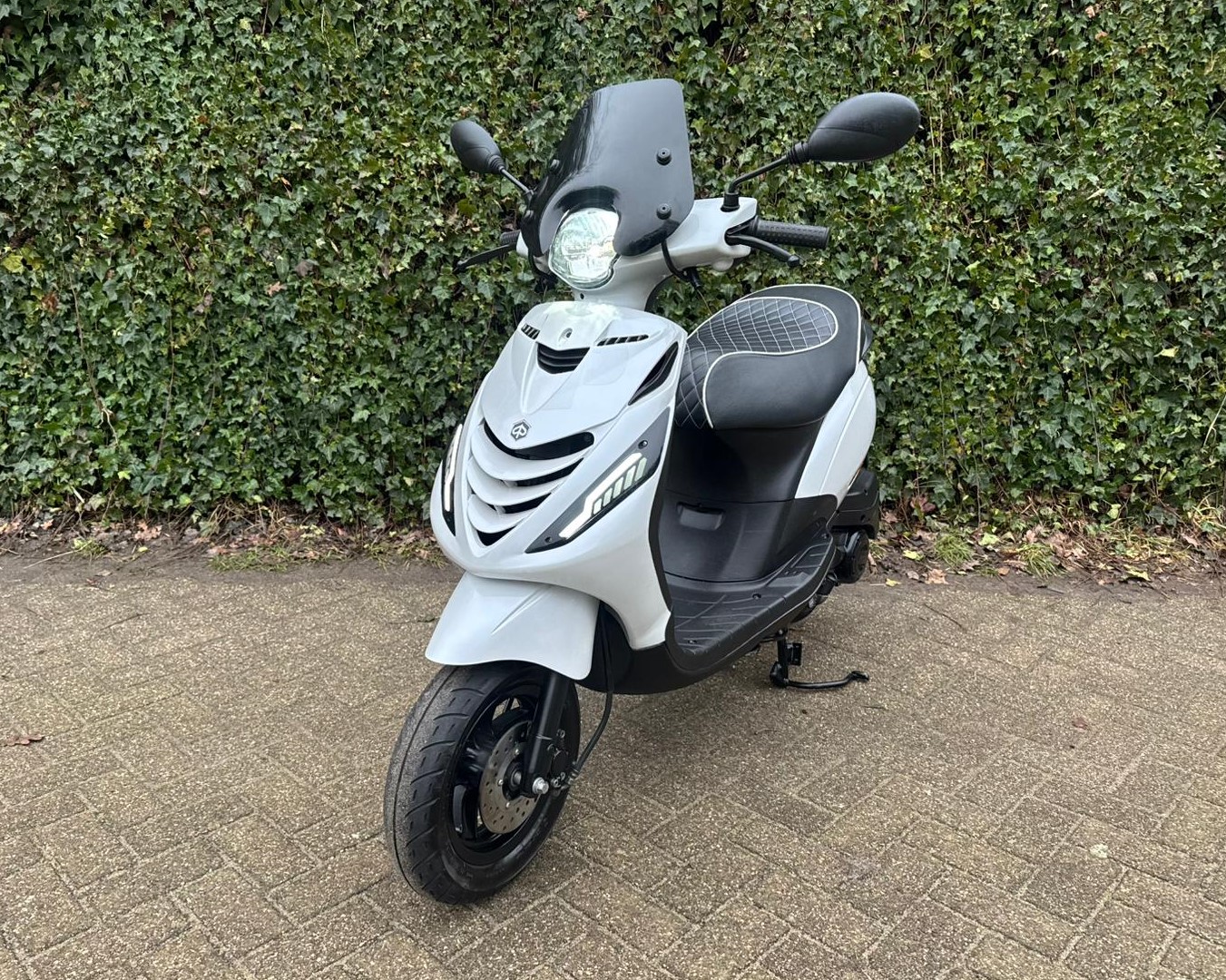 Piaggio Zip SP Pearle White VW GTI Alpha Matrix 45km EURO5 BETAAL met in3