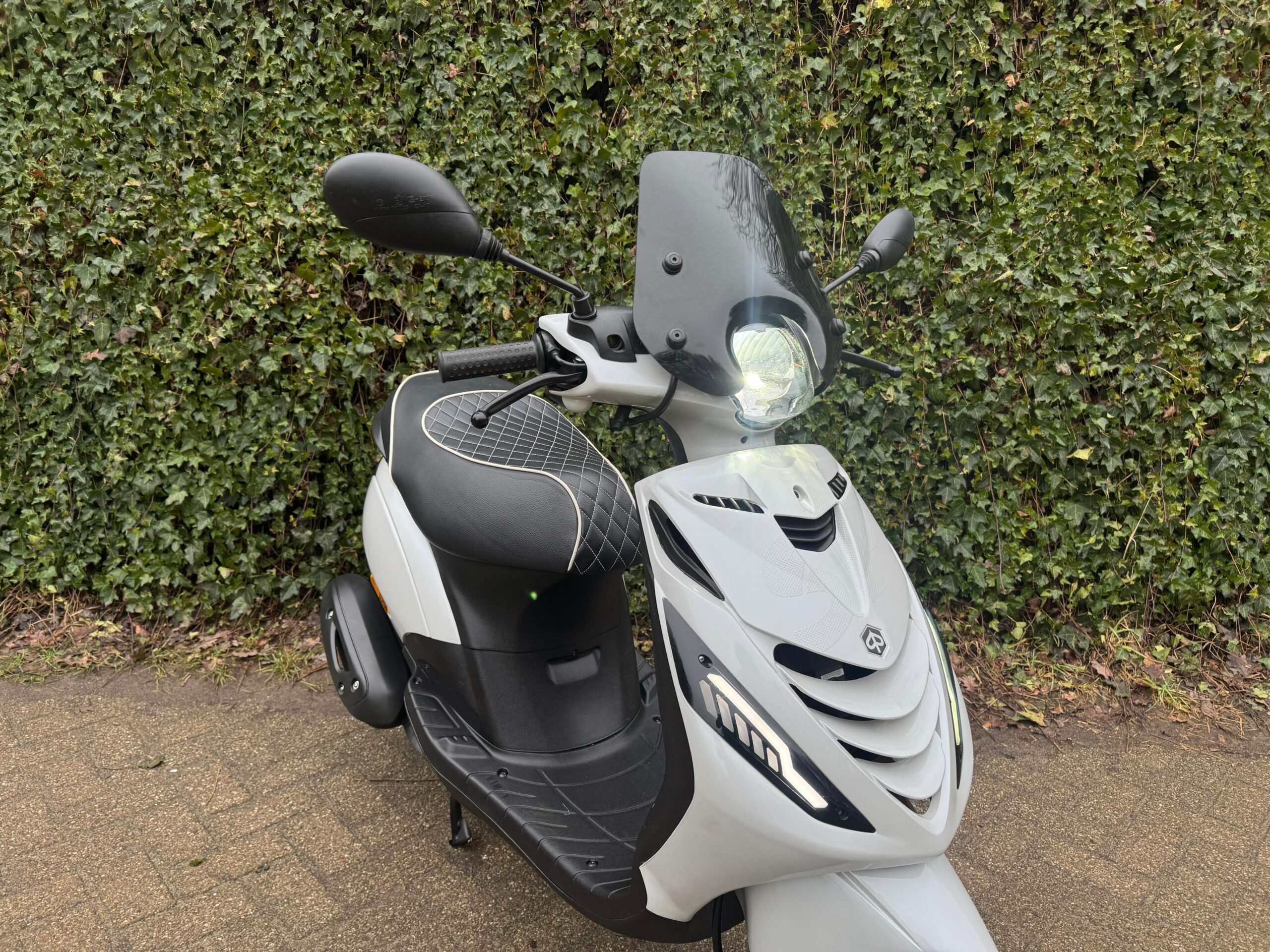 Piaggio Zip SP Pearle White VW GTI Alpha Matrix 45km EURO5 BETAAL met in3 - Afbeelding 5